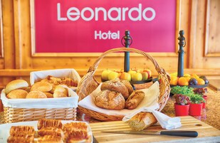 Desayuno buffet diario (EUR 20 por persona)