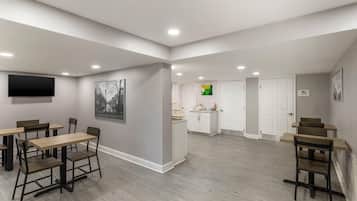 Free daily continental breakfast