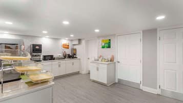 Free daily continental breakfast