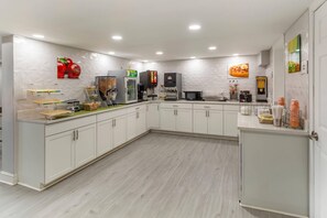 Free daily continental breakfast - Quality Inn Gainesville near University (Gainesville)