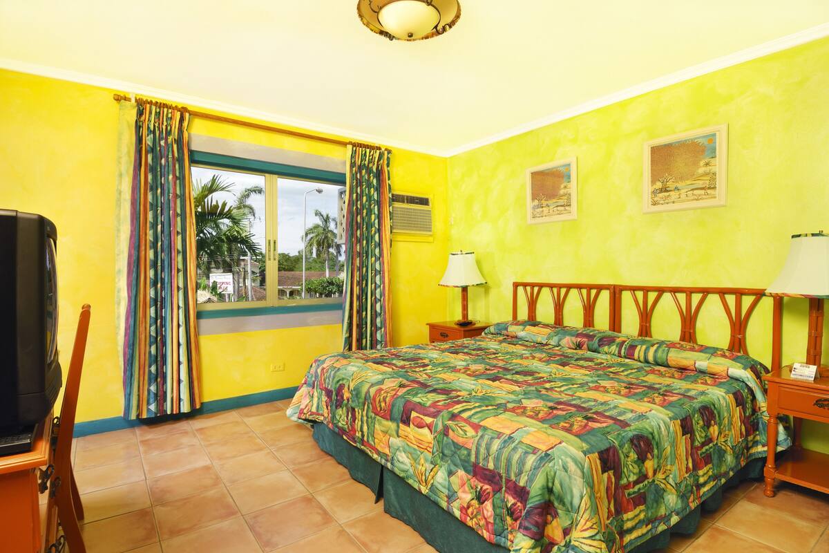 In-room safe, iron/ironing board (on request), bed sheets