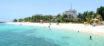 Doctors Cave Beach Hotel