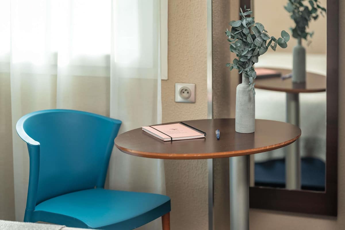 Coffres-forts dans les chambres, bureau, chambres insonorisées