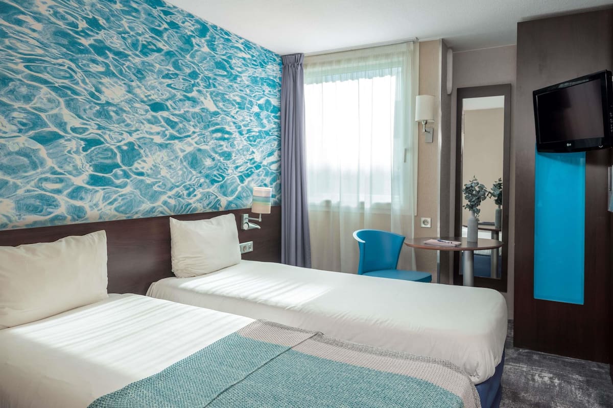 In-room safe, desk, soundproofing, iron/ironing board