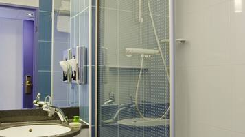 Ensemble douche/baignoire, articles de toilette écologiques