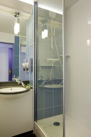 Ensemble douche/baignoire, articles de toilette écologiques
