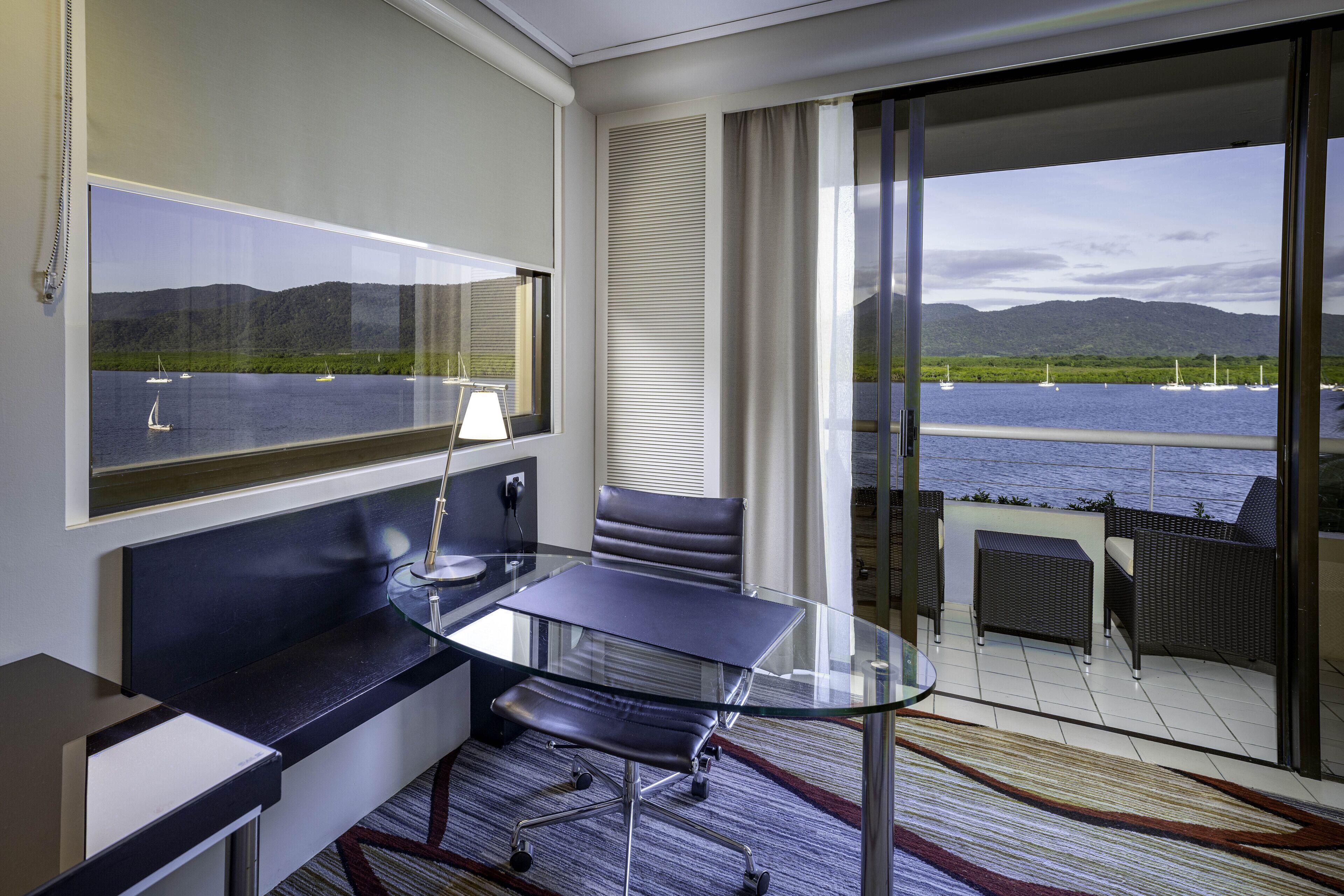 1 bedroom, egyptian cotton sheets, premium bedding, select comfort beds