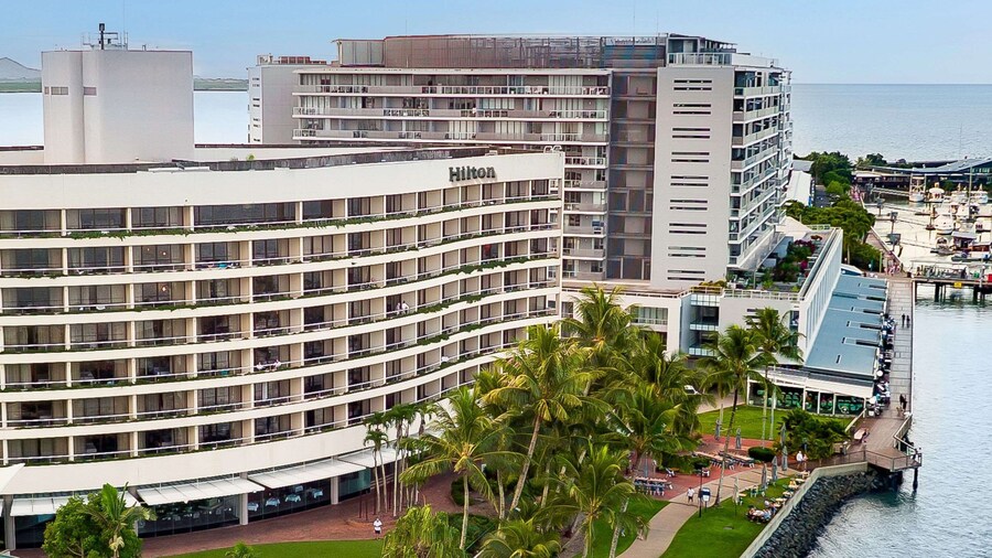 Hilton Cairns