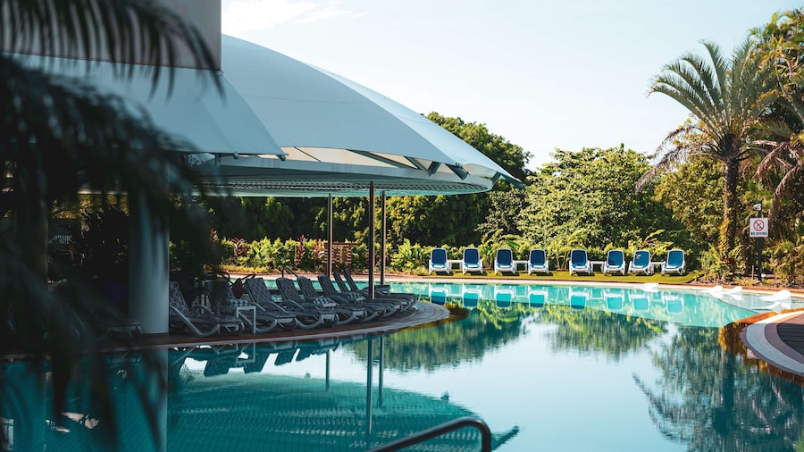Hilton Cairns