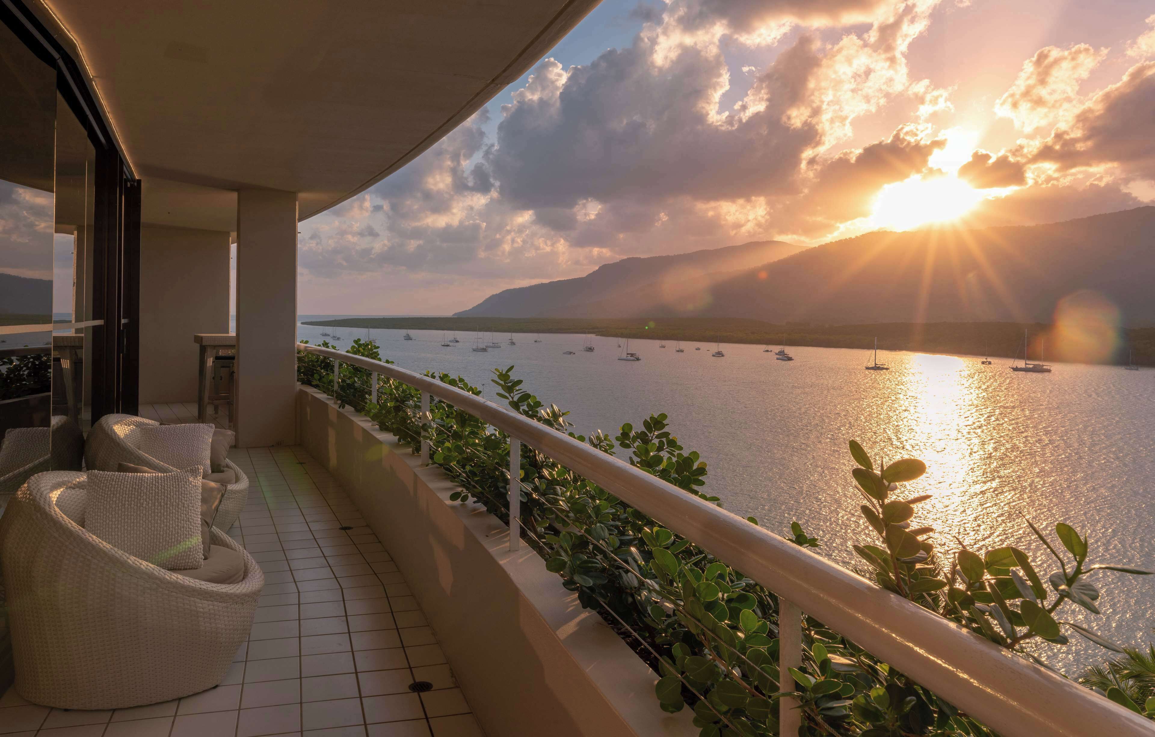 Photo - Hilton Cairns