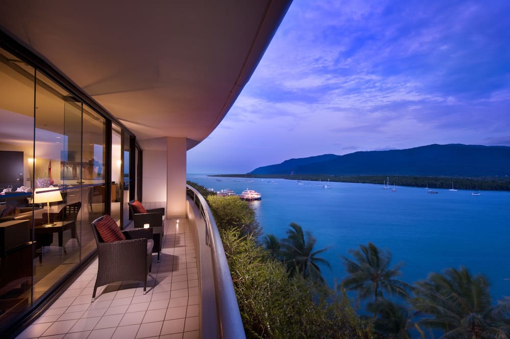 Hilton Cairns