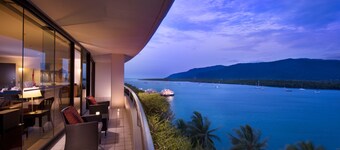 Hilton Cairns