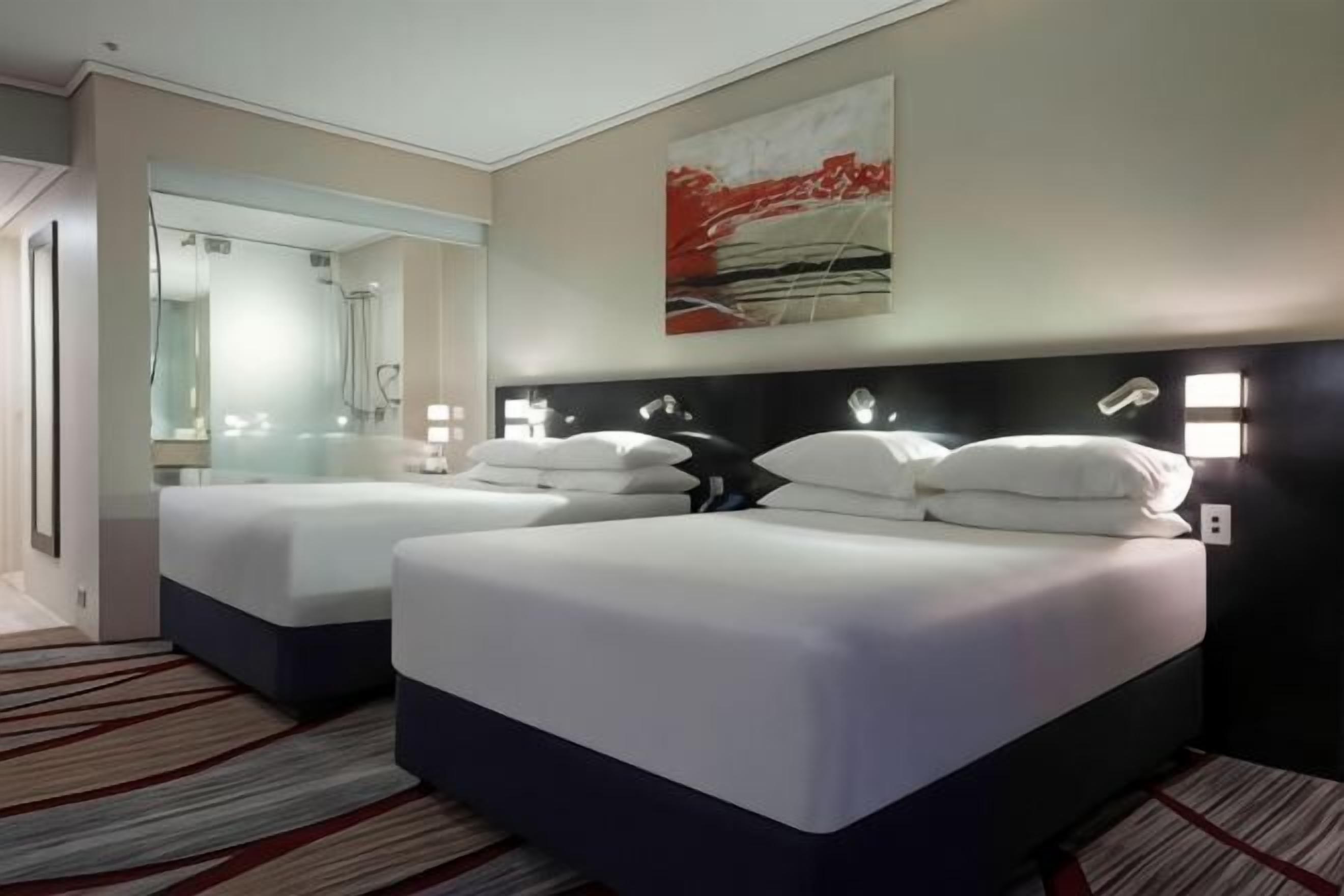 埃及棉床單、高級寢具、Select Comfort 床墊、客房內保險箱