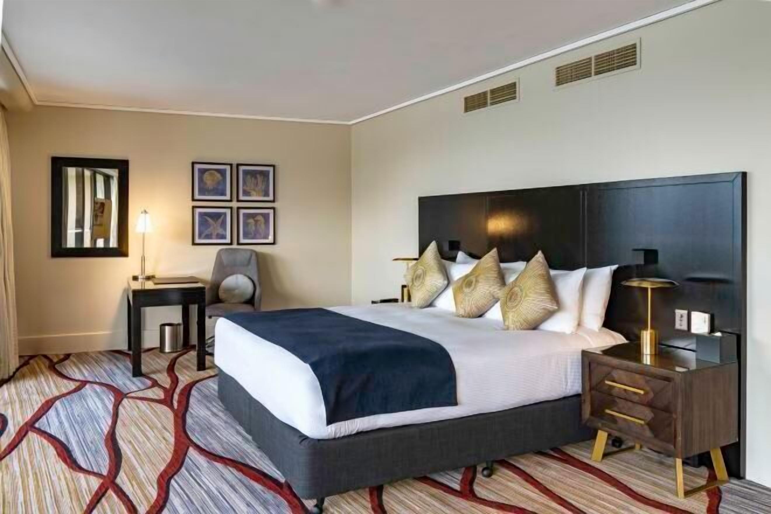 埃及棉床單、高級寢具、Select Comfort 床墊、客房內保險箱