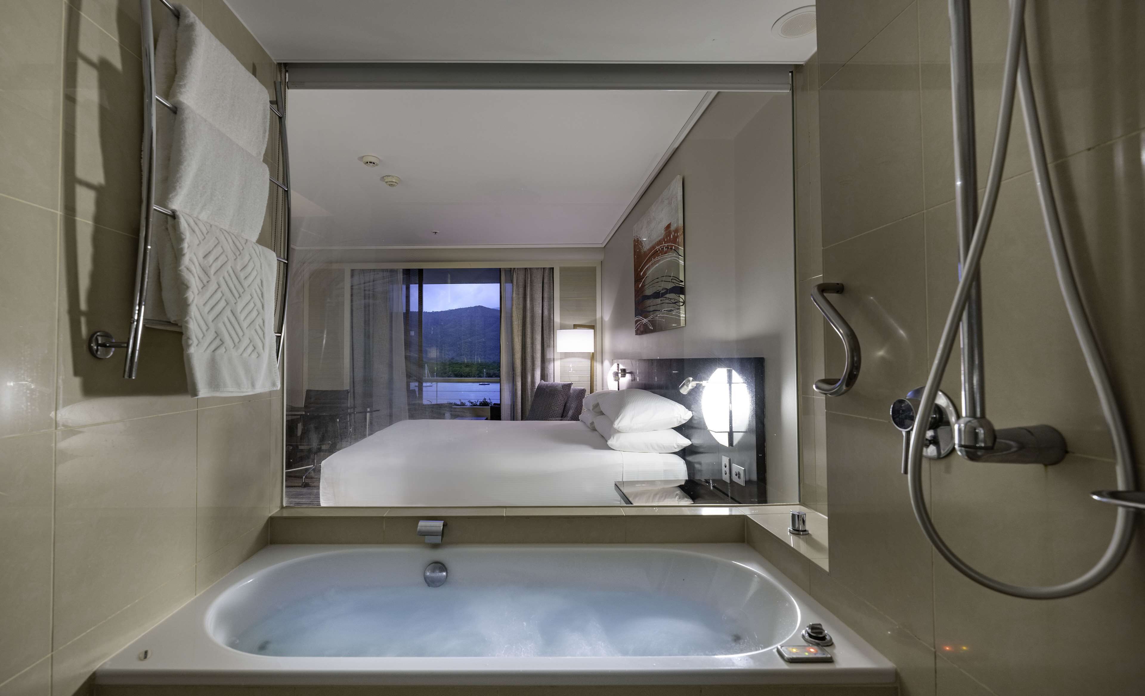 Photo - Hilton Cairns