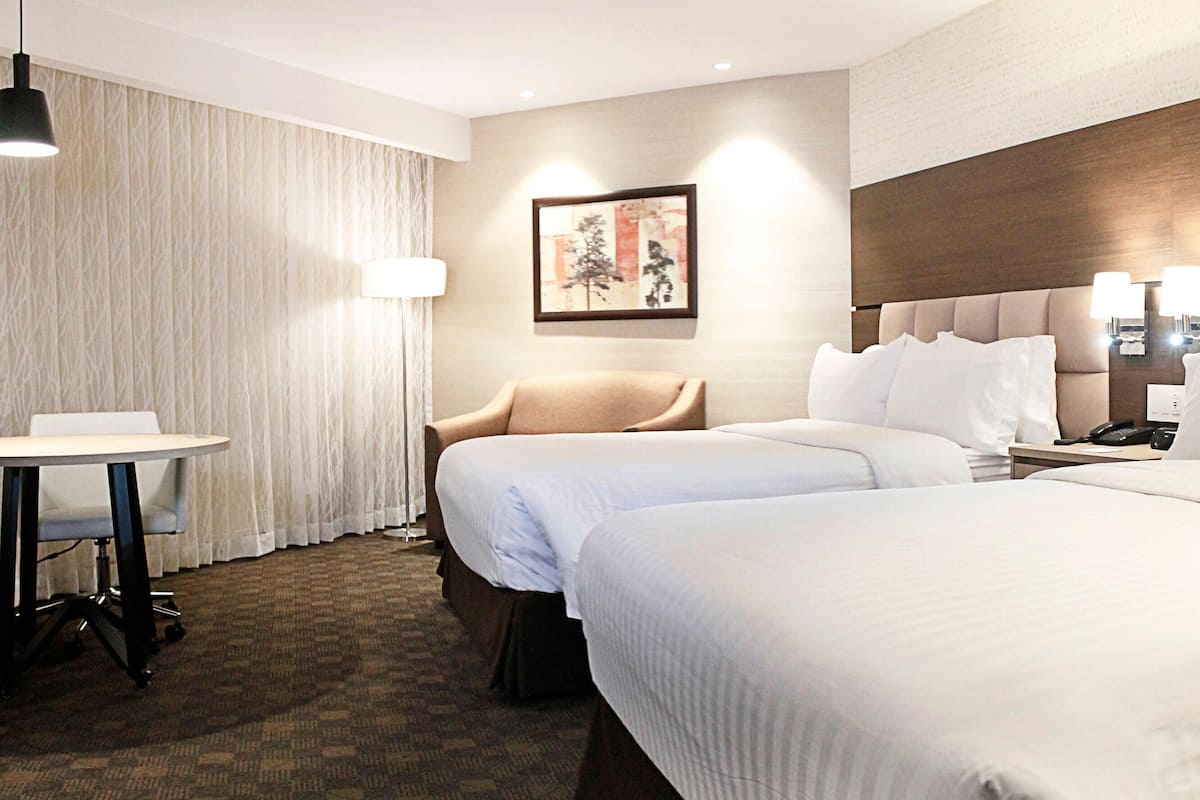 Premium bedding, in-room safe, desk, blackout drapes