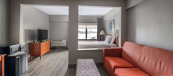La Quinta Inn & Suites by Wyndham New Haven