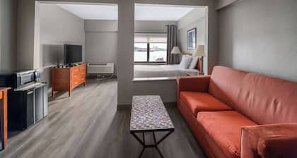 La Quinta Inn & Suites by Wyndham New Haven
