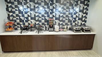 Desayuno continental gratuito y diario