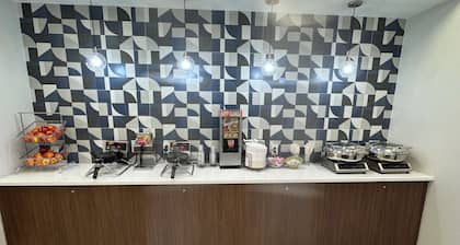 La Quinta Inn & Suites by Wyndham New Haven