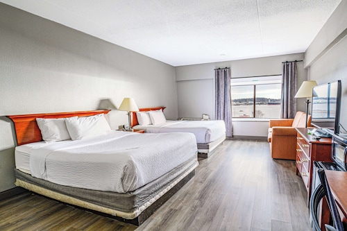 La Quinta Inn & Suites by Wyndham New Haven