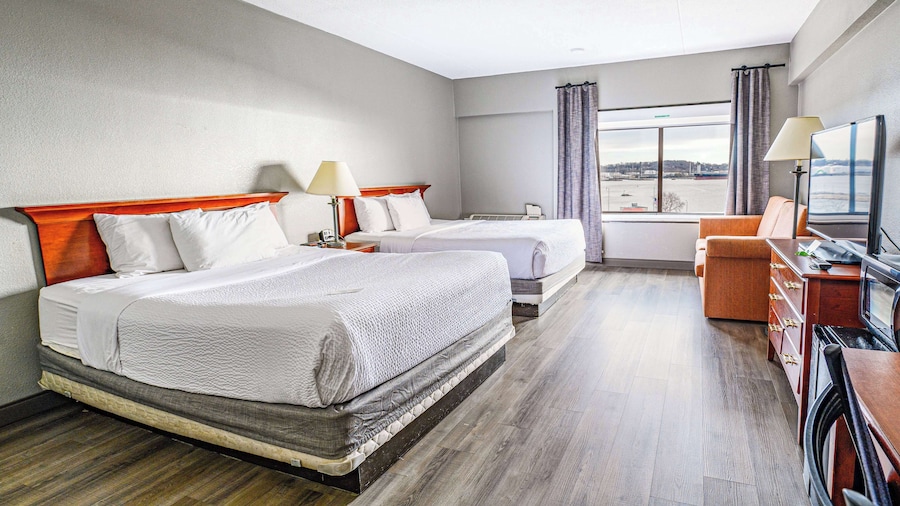 La Quinta Inn & Suites by Wyndham New Haven