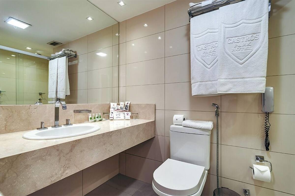 business double room, non smoking | bathroom | shower, free toiletries, hair dryer, towels