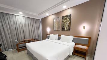 Minibar, coffres-forts dans les chambres, rideaux occultants