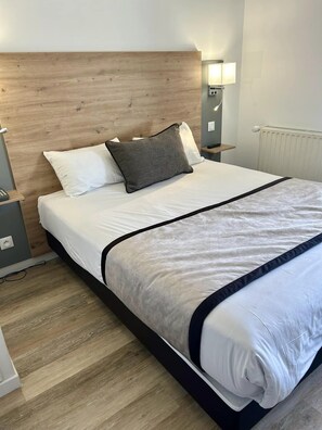 Caja de seguridad en la habitación y decoración personalizada 