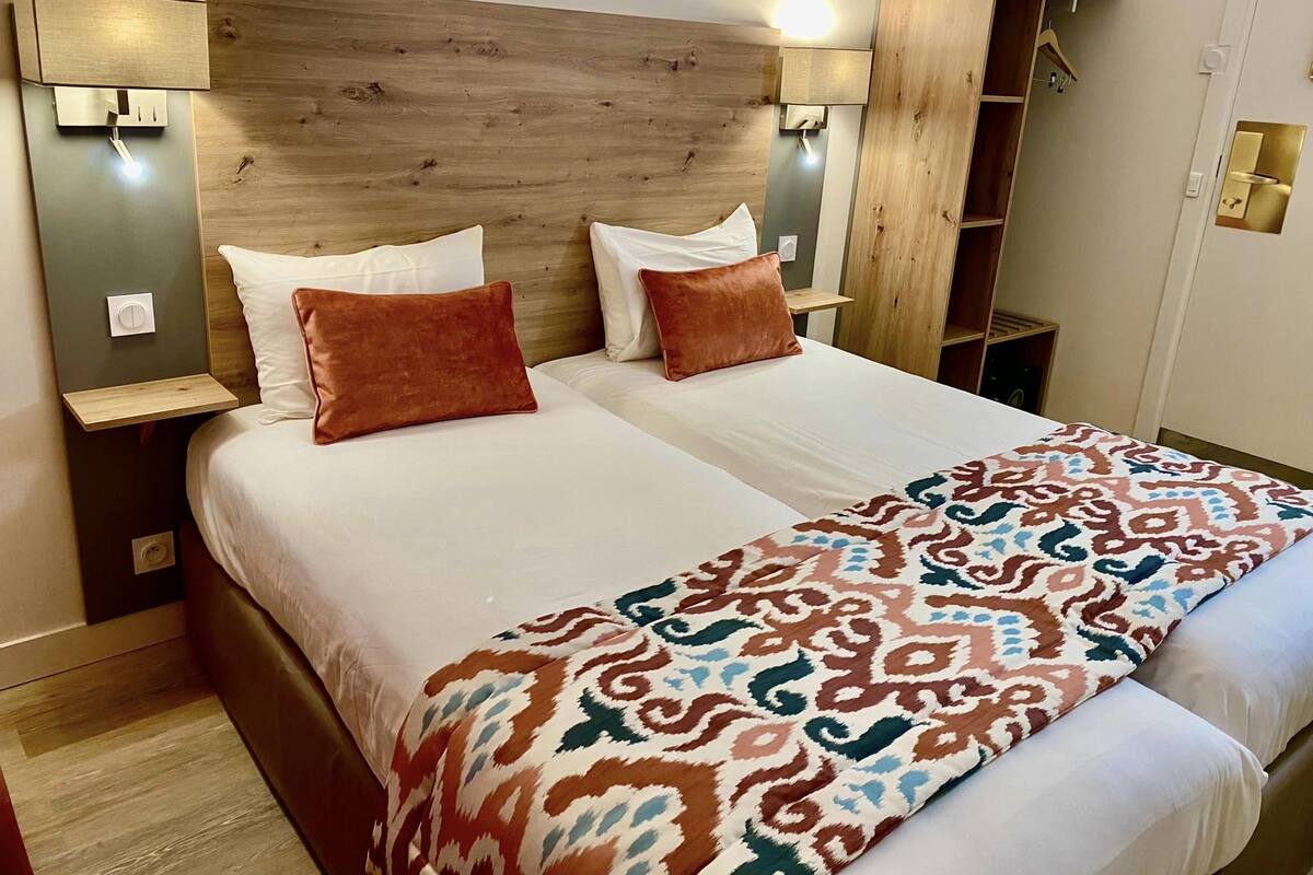 Classic Twin Room | In-room safe, soundproofing, iron/ironing board (on request), free WiFi