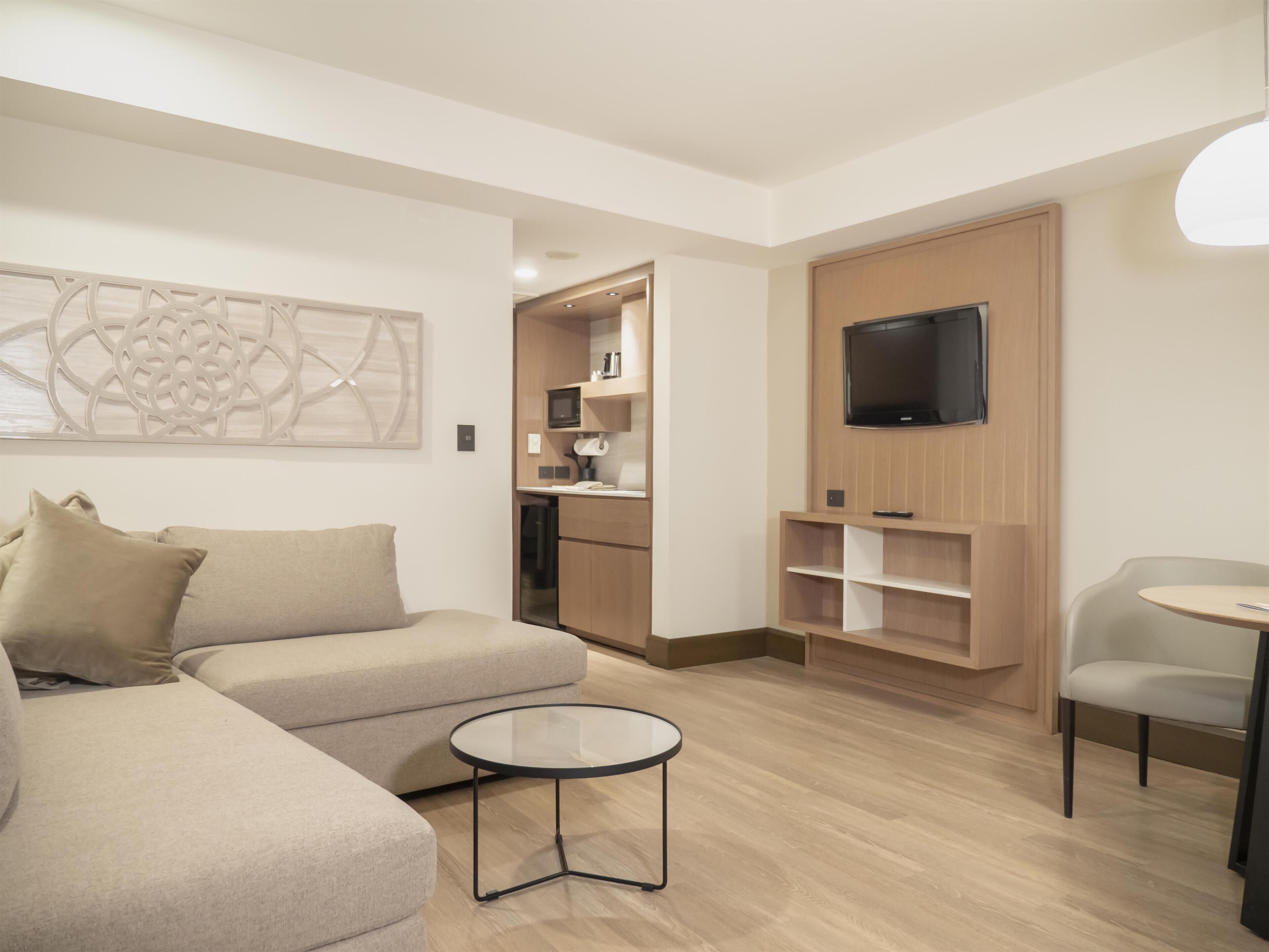 Minibar, in-room safe, desk, iron/ironing board