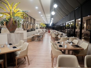 2 restaurants; breakfast, lunch and dinner served  - MS Milenium Monterrey, Curio Collection by Hilton (San Pedro Garza García)