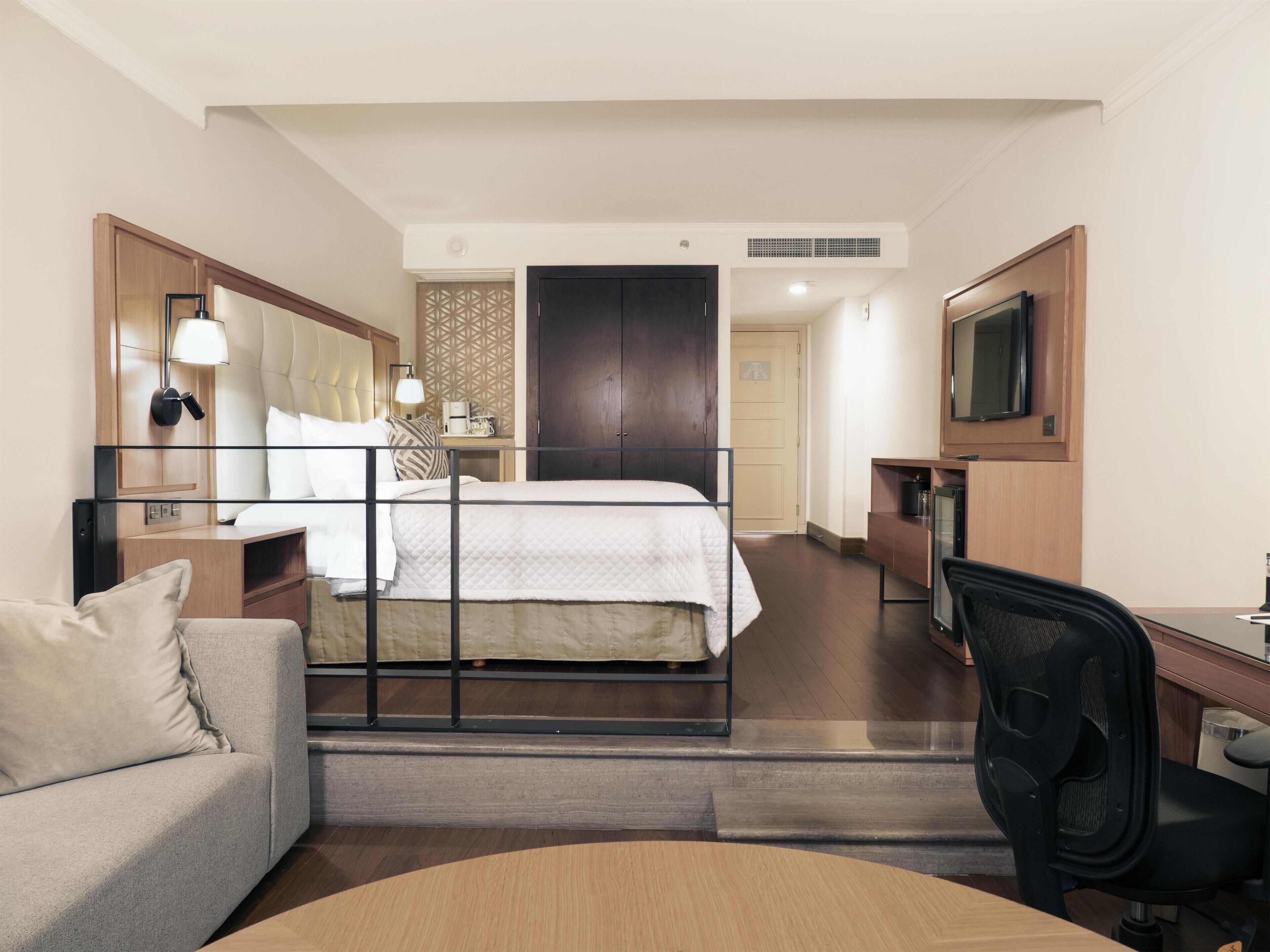 Minibar, in-room safe, desk, iron/ironing board