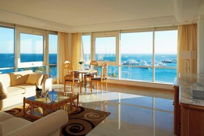 Suite, 1 Bedroom, Balcony, Sea View | Living room