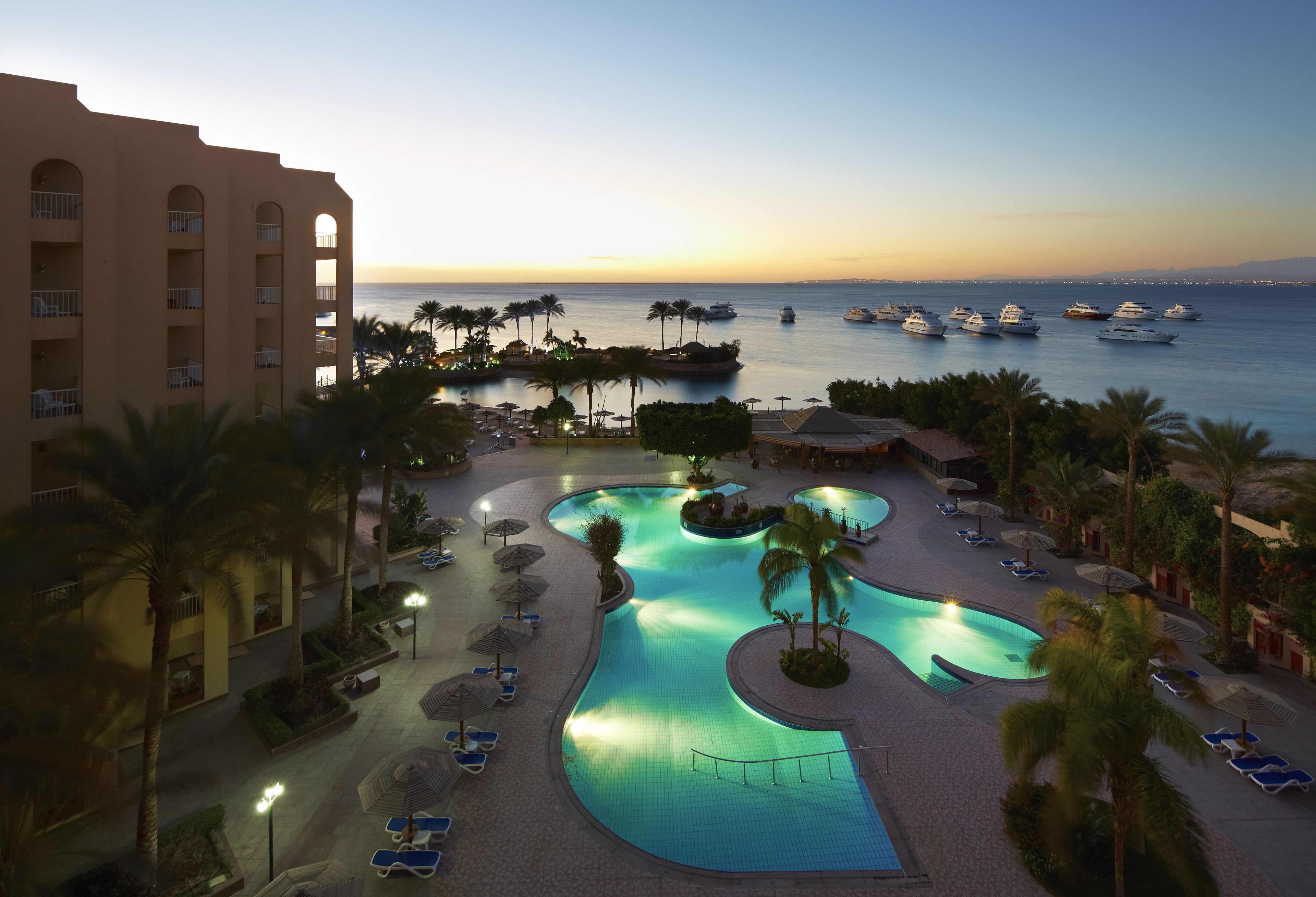 2 outdoor pools