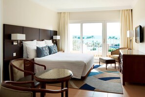 Sengetøy av topp kvalitet, minibar, safe på rommet og strykejern/-brett