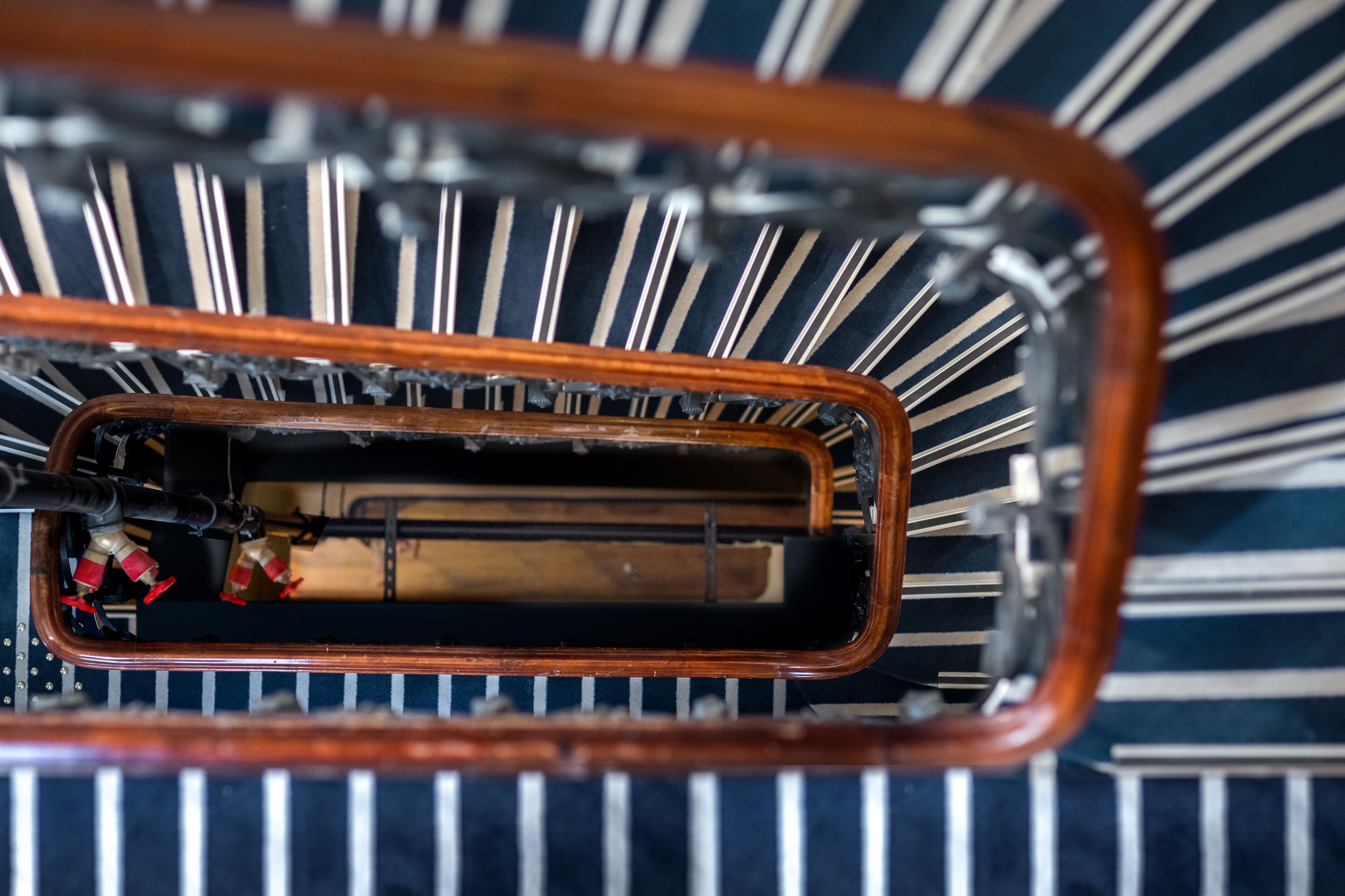 handrails in stairways