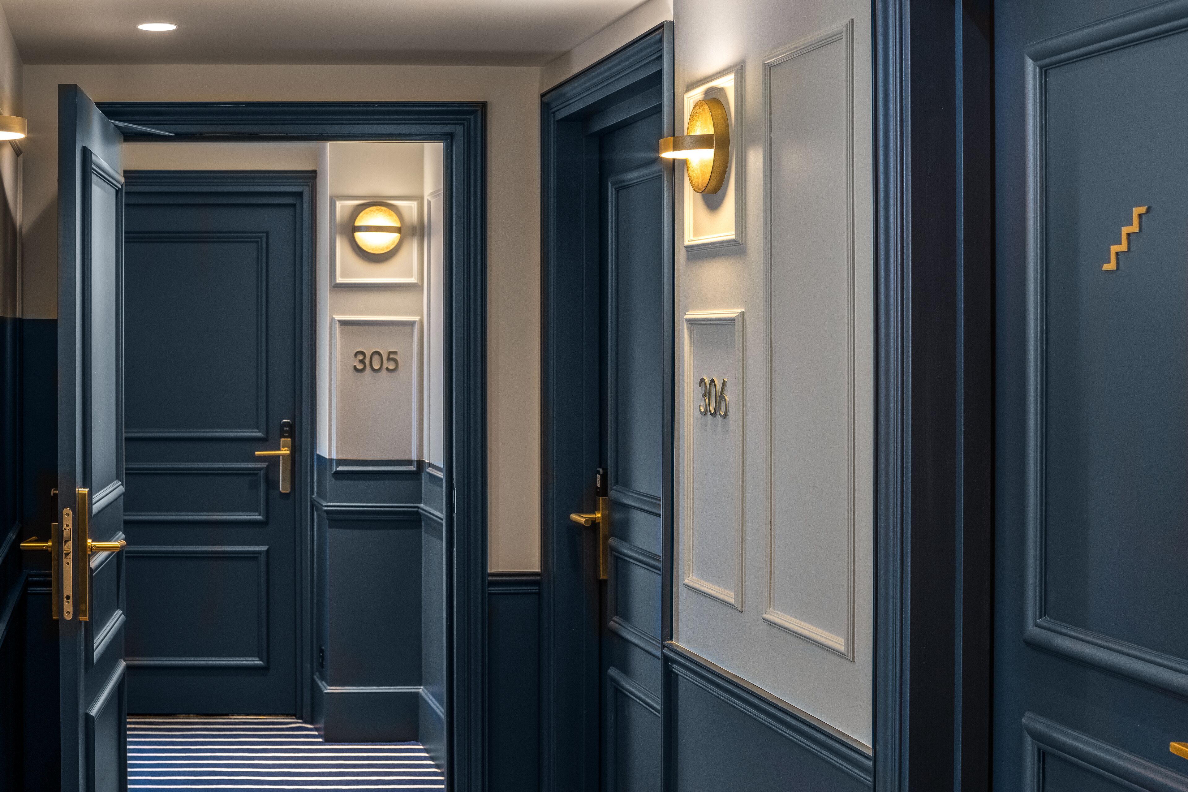 handrails in hallways