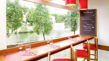 Lunch and dinner served, French cuisine