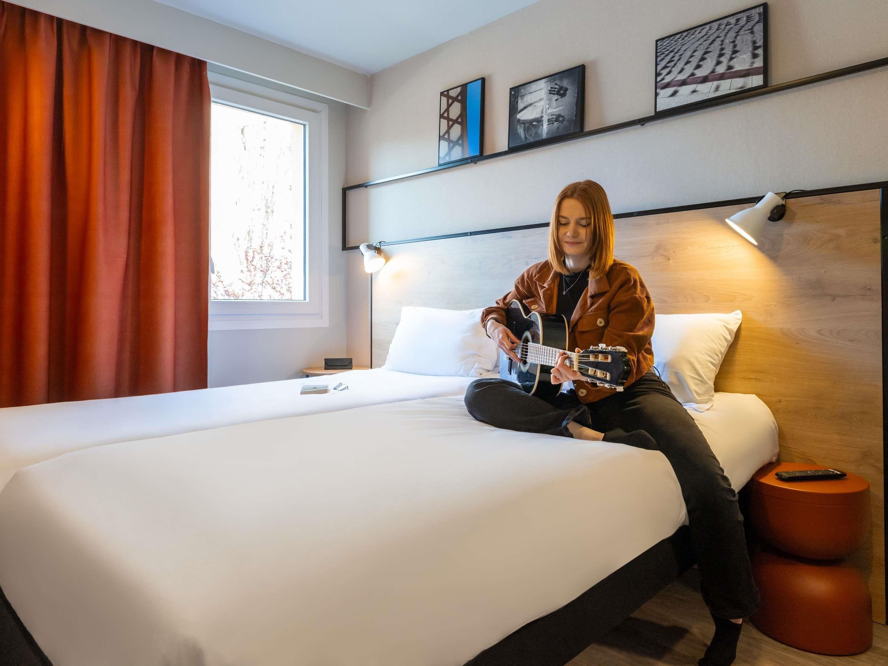 Room | Meja, seterika/papan seterika, katil bayi/kot (percuma), Wi-fi percuma 