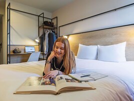 Habitación estándar, 1 cama doble | Escritorio, tabla de planchar con plancha, cunas gratuitas y wifi gratis