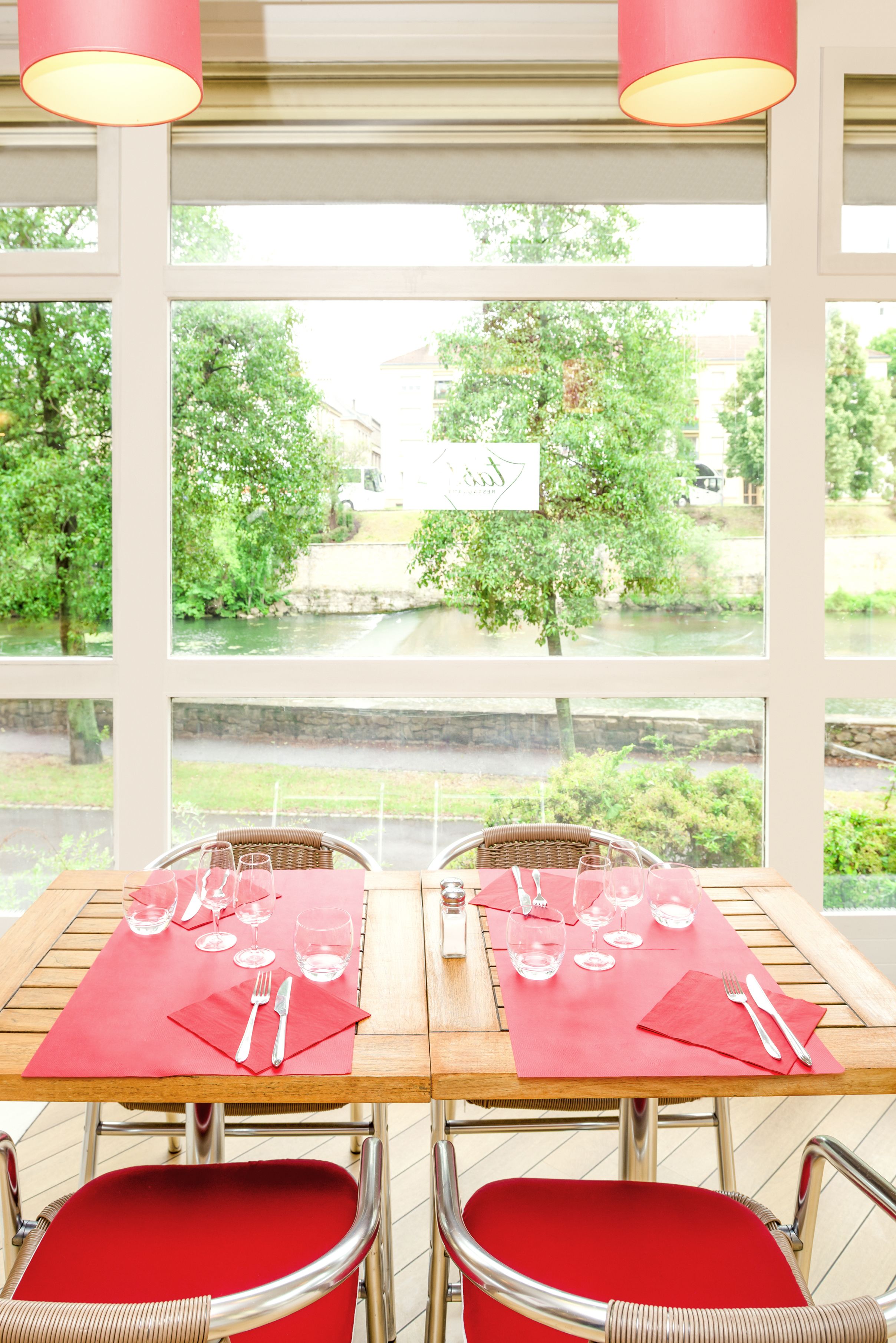 Bữa sáng buffet vào các ngày trong tuần (13.90 EUR/mỗi người) 