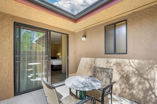 Suite, 1 King Bed, Non Smoking, Refrigerator & Microwave, No Pets (Adults Only) | Desk, blackout drapes, iron/ironing board, cribs/infant beds