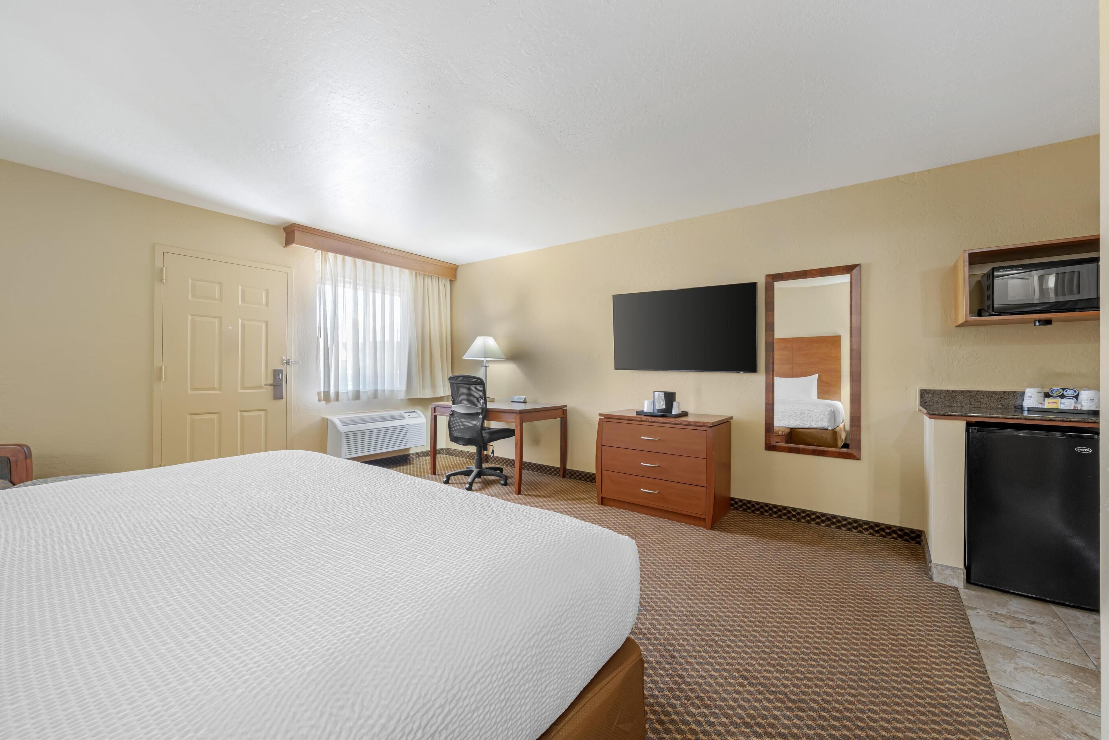 room, 1 king bed, refrigerator & microwave | 1 bedroom, desk, blackout curtains, iron/ironing board