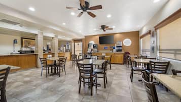 Petit déjeuner complet compris tous les jours