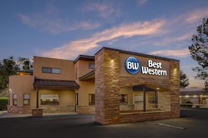 A hotel named 'Best Western' with a modern design, featuring a prominent logo and a stone facade. - Best Western Cottonwood Inn (Cottonwood)