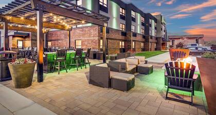 Holiday Inn & Suites St. Cloud by IHG