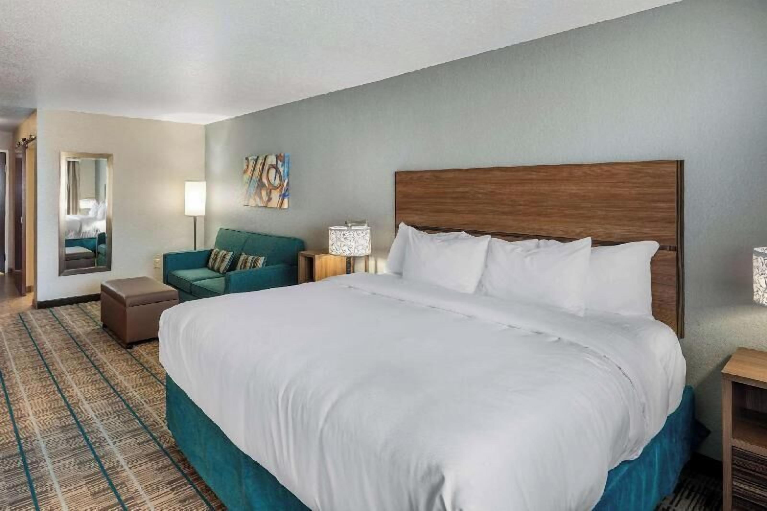 Premium bedding, pillowtop beds, desk, laptop workspace