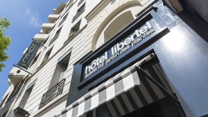 A hotel sign with the name 'hotel libertel' and 'austerlitz jardins des plantes'. - Libertel Austerlitz Jardin des Plantes (Paris)