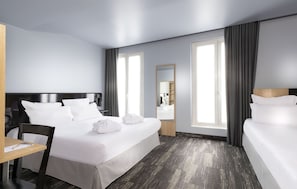 Triple Room | Desk, blackout drapes, soundproofing, free WiFi